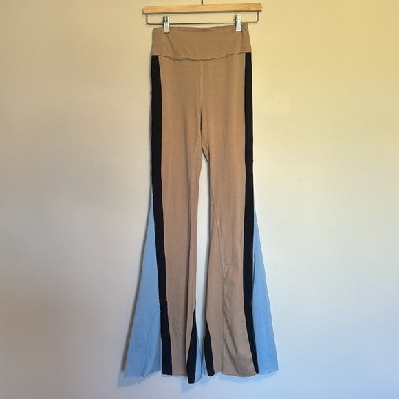 Free People hot shot kick flare pants colorblock Iced Coffee Combo XS - Picture 2 of 8